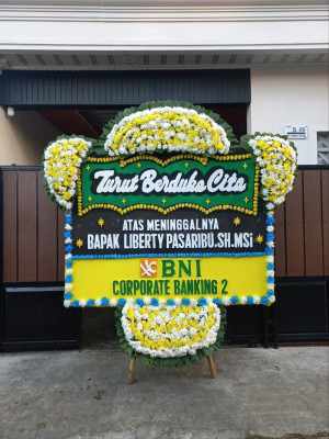 Papan Bunga Duka di Benjeng